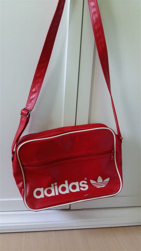 adidas umhängetasche neon rot mit grünen streifen|Rucksacke .